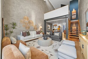 Apartment - Gaslamp Row House - Sleeps 8 Private Garage AC (San Diego)
