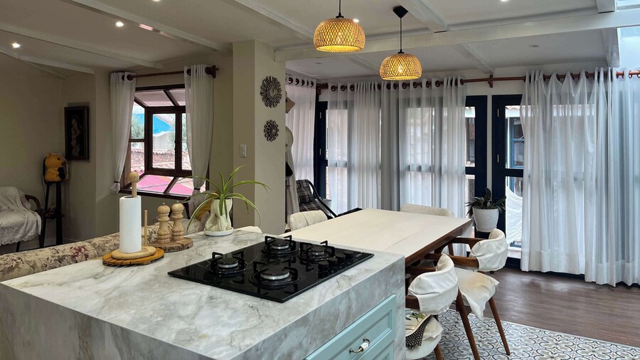 w Lovely Casona w Beautiful Church Views