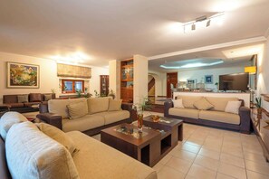 5 bedrooms, Internet - Seaview Villa Cleopatra - Private Pool Tennis (Oropos)