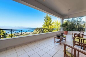 5 bedrooms, Internet - Seaview Villa Cleopatra - Private Pool Tennis (Oropos)