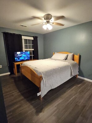 3 bedrooms, WiFi, bed sheets - NEW COUNTRY HOME IN HARPERS FERRY (Charles Town)