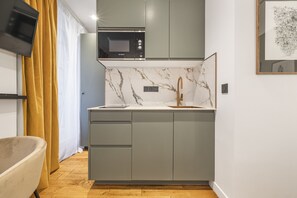 Réfrigérateur, micro-ondes, four, lave-vaisselle