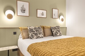Iron/ironing board, free WiFi, bed sheets