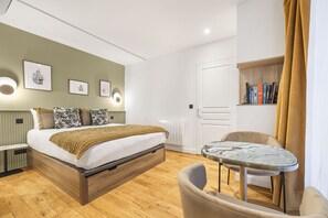 Fer et planche à repasser, Wi-Fi gratuit, draps fournis