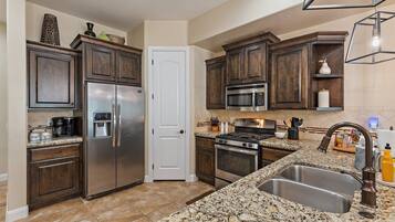 Townhome, 4 Bedrooms | Private kitchen | Fridge, oven, coffee/tea maker, toaster