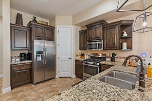 Townhome, 4 Bedrooms | Private kitchen | Fridge, oven, coffee/tea maker, toaster - Pebble Beach Retreat At Coral Ridge Resort 4 Bedroom Townhouse (Washington)