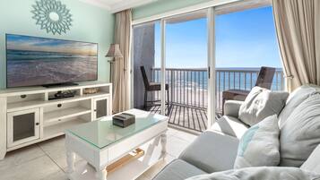 Studio | Living area