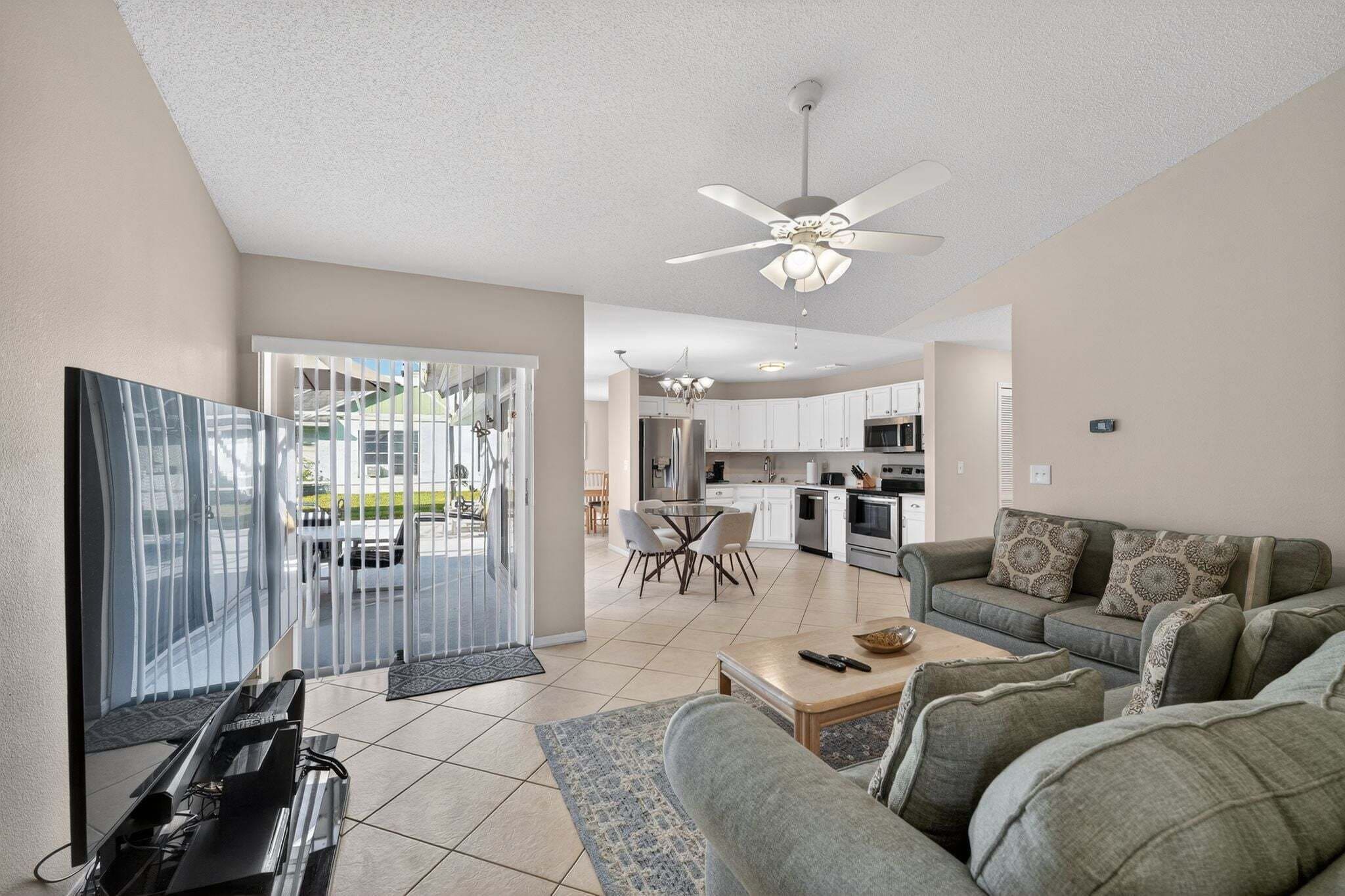 House, 4 Bedrooms | Living area