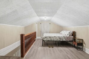 House, 3 Bedrooms | 3 bedrooms, laptop workspace, free WiFi - Cozy Matewan Trail Stay 3 Bedroom Home (North Matewan)