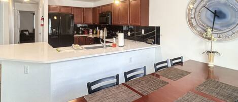 House, 3 Bedrooms | Dining
