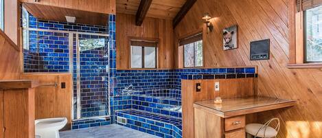 House, 5 Bedrooms | Spa | Hot tub