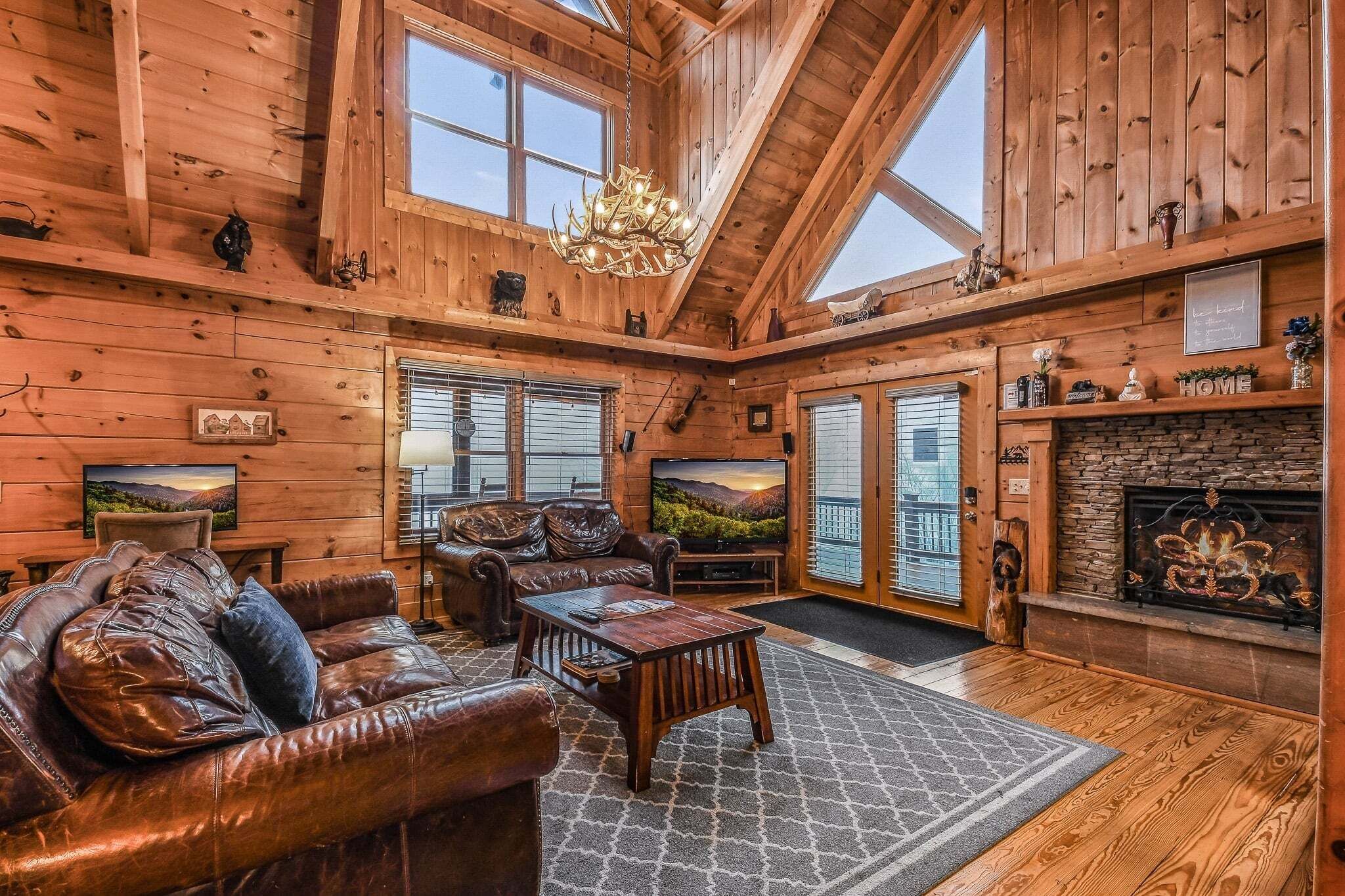 Cabaña, 5 habitaciones | Zona de estar | Una Smart TV