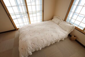 Iron/ironing board, WiFi, bed sheets