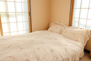 Iron/ironing board, WiFi, bed sheets