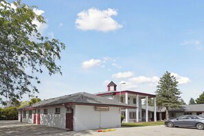 Exterior - 2 Budget- Friendly Rooms for Work Trips Near Conference Center & Dining Spots! (Saginaw County)