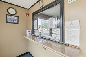 Lobby - 2 Budget- Friendly Rooms for Work Trips Near Conference Center & Dining Spots! (Saginaw County)