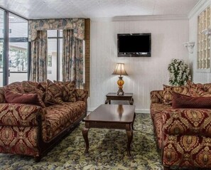 Living area - Delight in Pet-Friendly Four Double Queen Bed Rooms w/ Pool Outdoor Pool (Douglas)