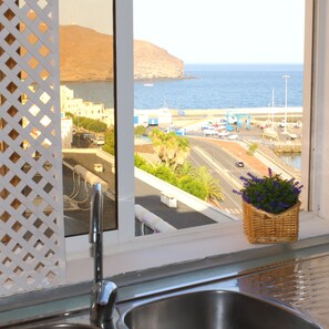 Interior - Oceanfront Miramar house with fantastic views, full kitchen and wifi. (Gran Tarajal)
