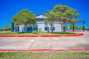 المنطقة المحيطة بالمنشأة