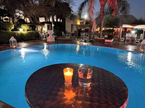 حمام سباحة