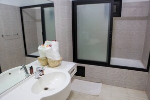 Villa, Multiple Bedrooms, Accessible, Smoking | Bathroom - Eden Villa Marrakech (Oulad Hassoune)