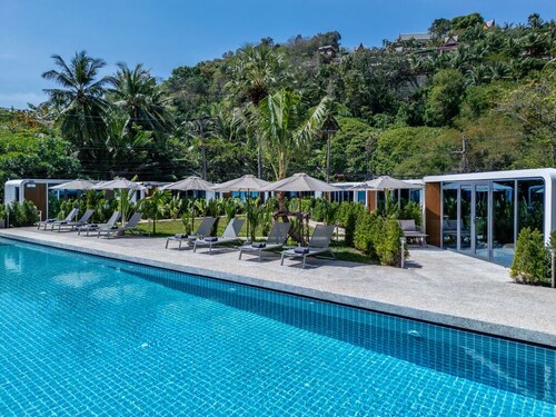 Apple House 1-bedroom cabin with AC Tambon Choeng Thale Prime Location NearBeach