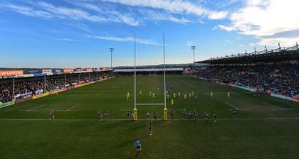 Bright Modern Entire Open-Plan Home –with off street Parking Included