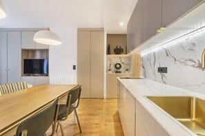 Frigorifero, microonde, forno, lavastoviglie