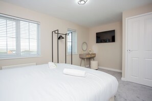 3 bedrooms, iron/ironing board, free WiFi, bed sheets