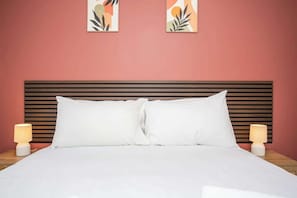 A bed with white bedding, two pillows, and two bedside lamps. - Vacant Nest  | Cleveland Close | Central | Parking (County Durham)
