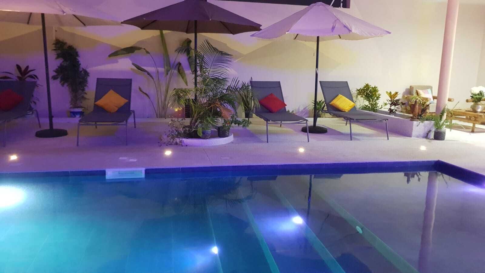 حمام سباحة