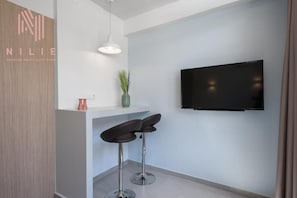 Standard Apartment | Dining room - Yellow Door Nilie Hospitality MGMT (Thessaloniki)