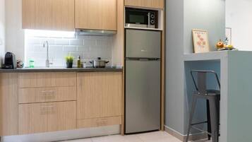 Standard Studio | Private kitchen | Full-sized fridge, microwave, oven, stovetop