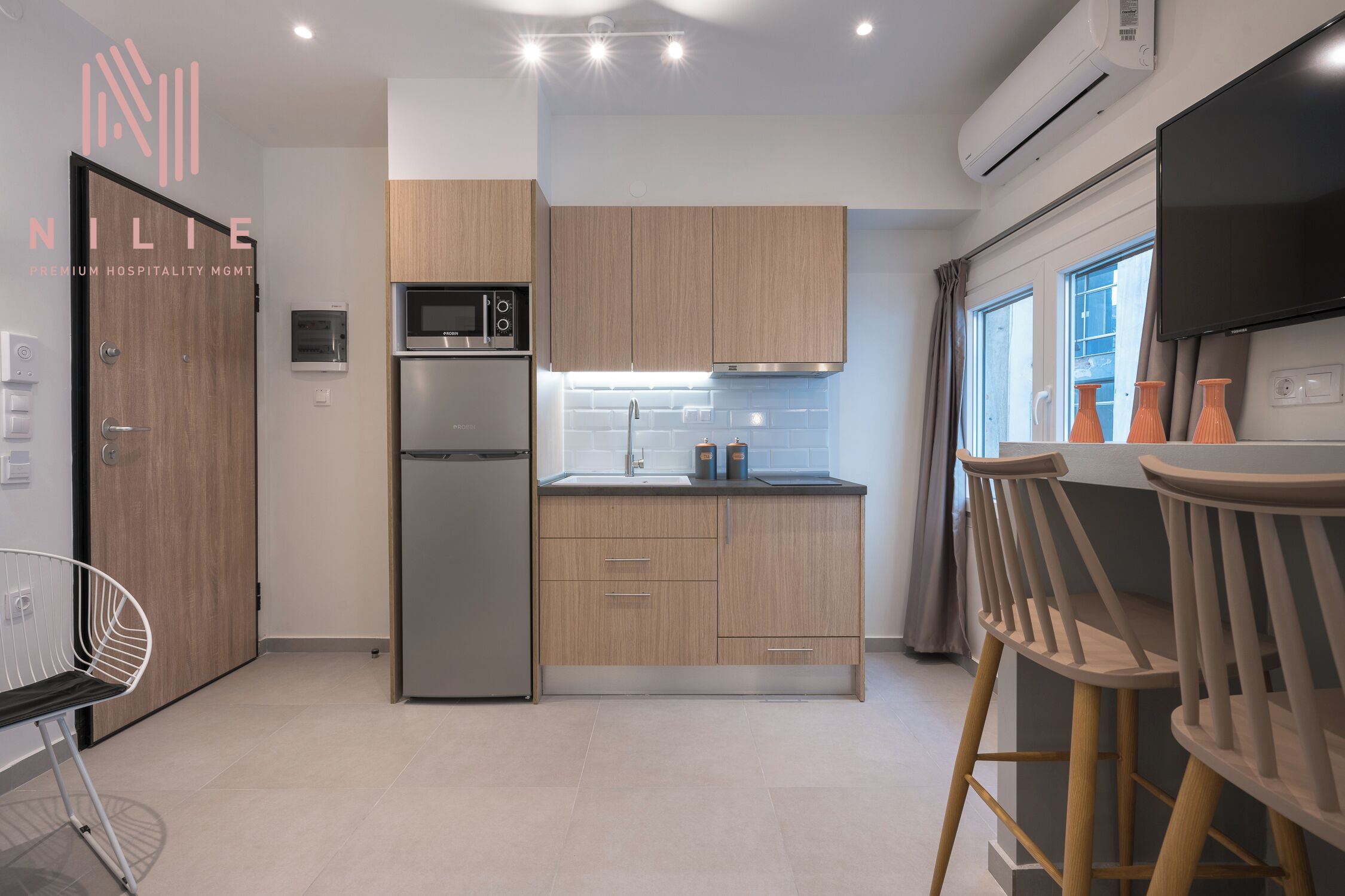 Studio – standard | Eget kjøkken | Kjøleskap, mikrobølgeovn, ovn og kokeplater