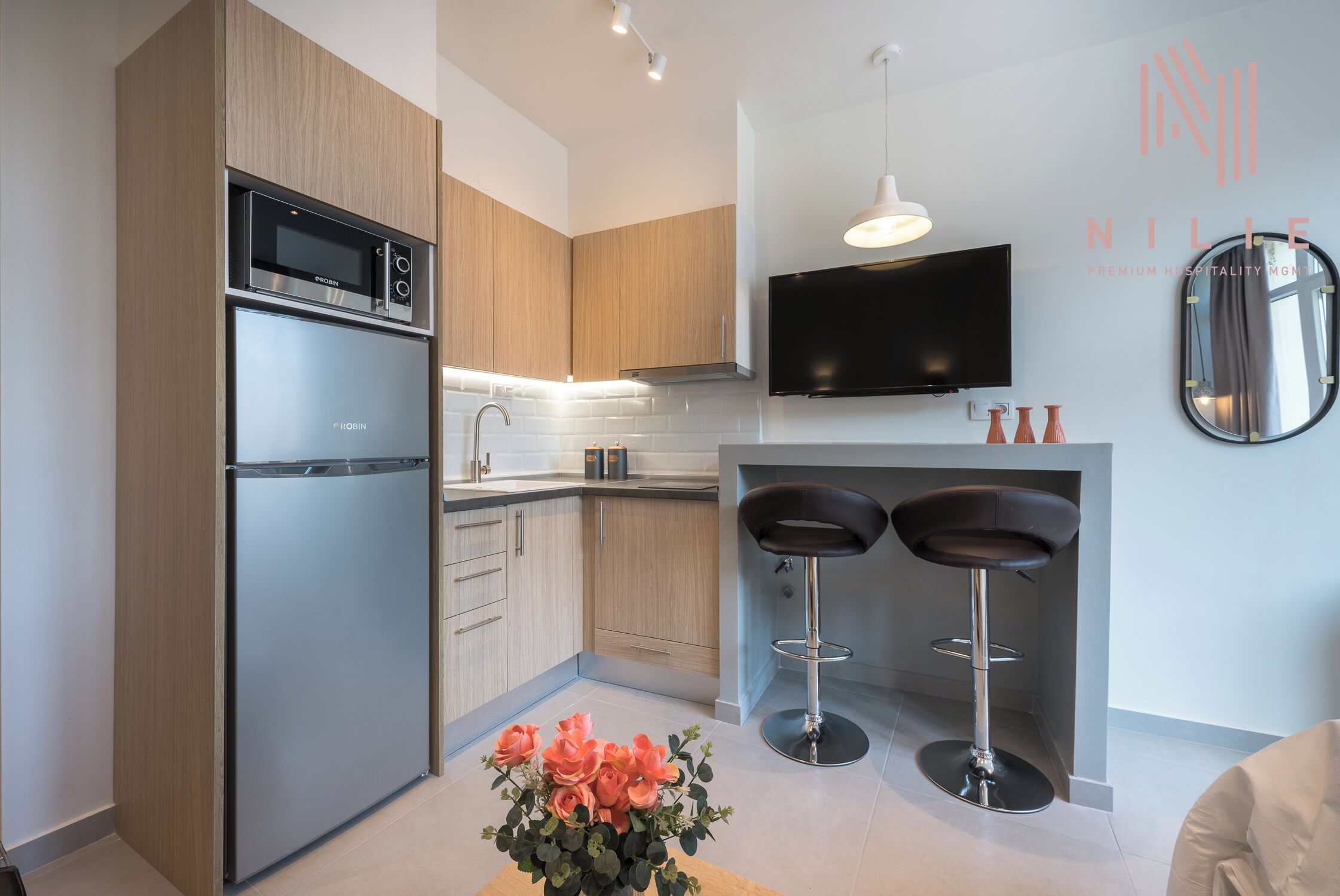 Studio – standard | Eget kjøkken | Kjøleskap, mikrobølgeovn, ovn og kokeplater