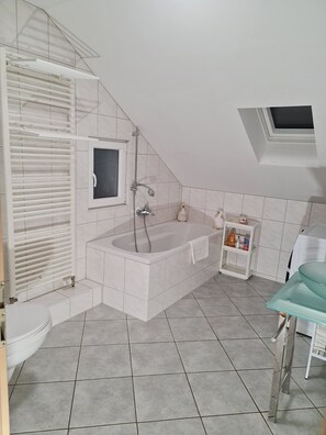 Hårtørrer, håndklæder, Toiletpapir