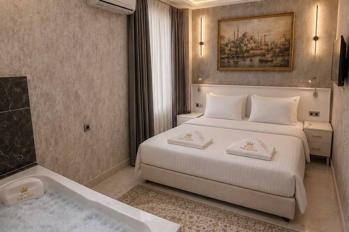 Three-Bedroom Premium Apartment with Balcony | Private spa tub