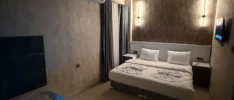 Three-Bedroom Premium Apartment with Balcony | Tab mandi berpancutan