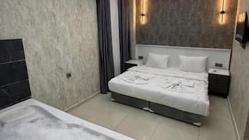 Three-Bedroom Premium Apartment with Balcony | Bañera de hidromasaje