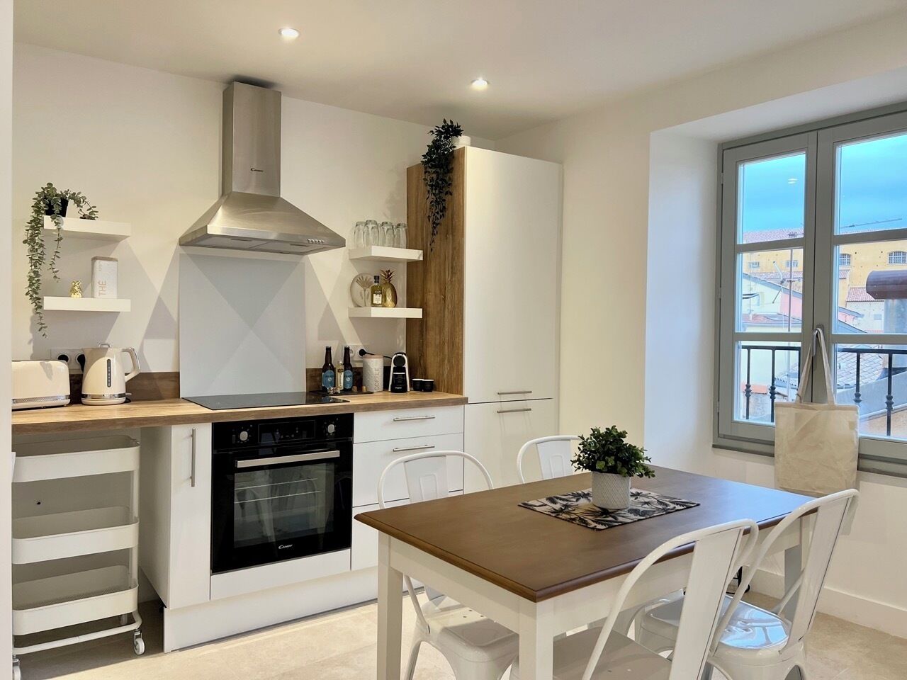 Microondas, horno, parrilla de estufa y lavavajillas 