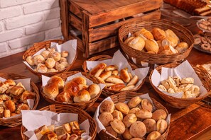 Free daily buffet breakfast - Pouse no Jardim (Pirenópolis)