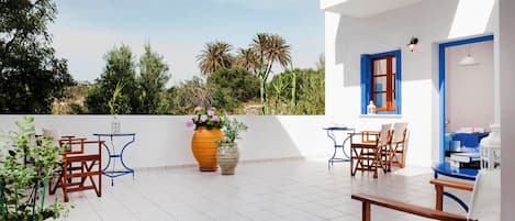 Chambre de base double ou avec lits jumeaux, vue sur la ville | Terrasse/patio