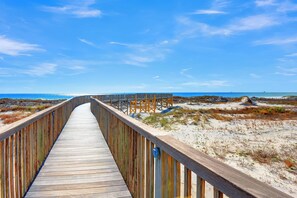 On the beach - The Beach Club 302C by Liquid Life (Gulf Shores)