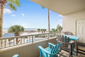 Outdoor dining - The Beach Club 302C by Liquid Life (Gulf Shores)