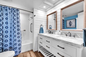 Shower, bidet, towels - 🐬STUNNING Views🌴Gated Community/Tons of Amenities🌞Mansions By The Sea 905B (Treasure Island)