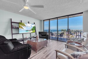 Smart TV - 🐬STUNNING Views🌴Gated Community/Tons of Amenities🌞Mansions By The Sea 905B (Treasure Island)