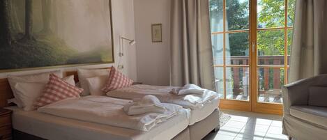 Iron/ironing board, Internet, bed sheets