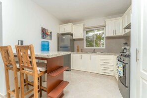 Family Villa, 3 Bedrooms, Patio, Garden View | Private kitchen | Highchair - Residencial Hispaniola (Sosúa)