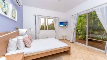Family Villa, 3 Bedrooms, Patio, Garden View | Iron/ironing board, free WiFi
