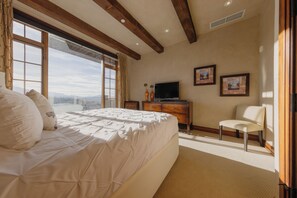 3 bedrooms, desk, iron/ironing board, free WiFi - See Forever Penthouse by InvitedHome | Walk to Hike and Festivals, Views, Firepl (Mountain Village)